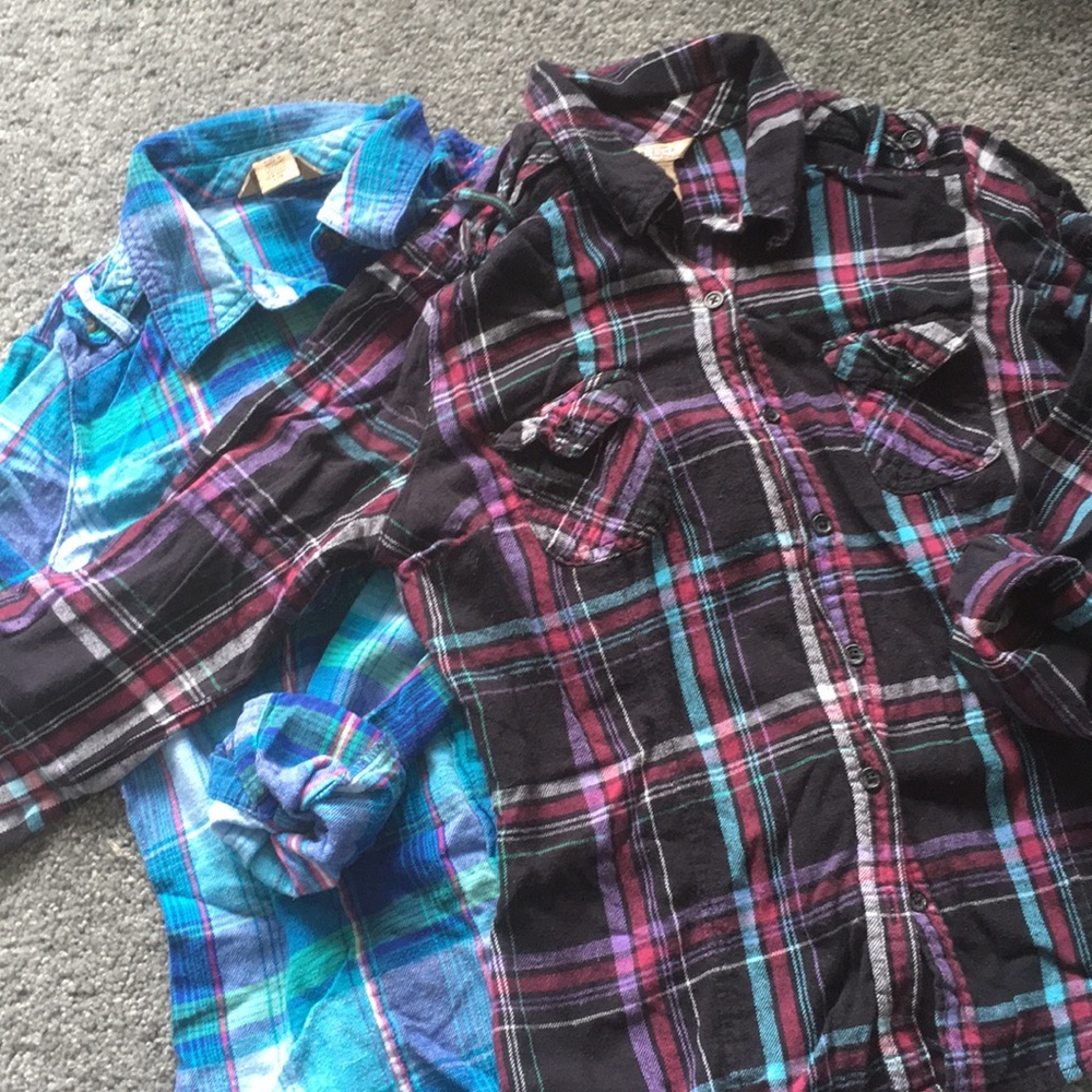 bundle of two flannel shirts • sz L (jrs)